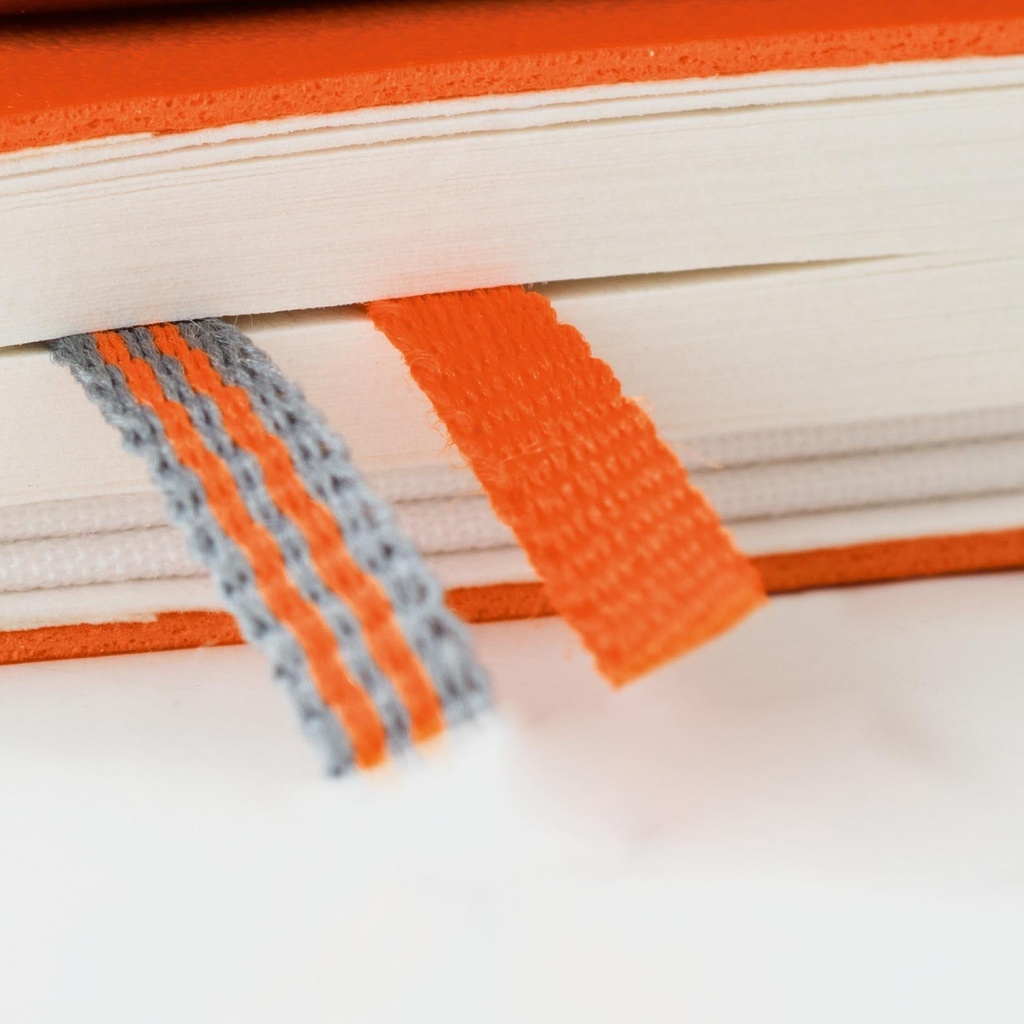 Anteckningsbok B5 soft dot svart